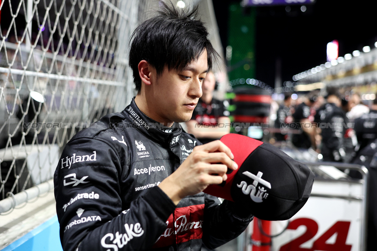 GP ARABIA SAUDITA, Zhou Guanyu (CHN) Alfa Romeo F1 Team on the grid.

19.03.2023. Formula 1 World Championship, Rd 2, Saudi Arabian Grand Prix, Jeddah, Saudi Arabia, Gara Day.

- www.xpbimages.com, EMail: requests@xpbimages.com © Copyright: Bearne / XPB Images