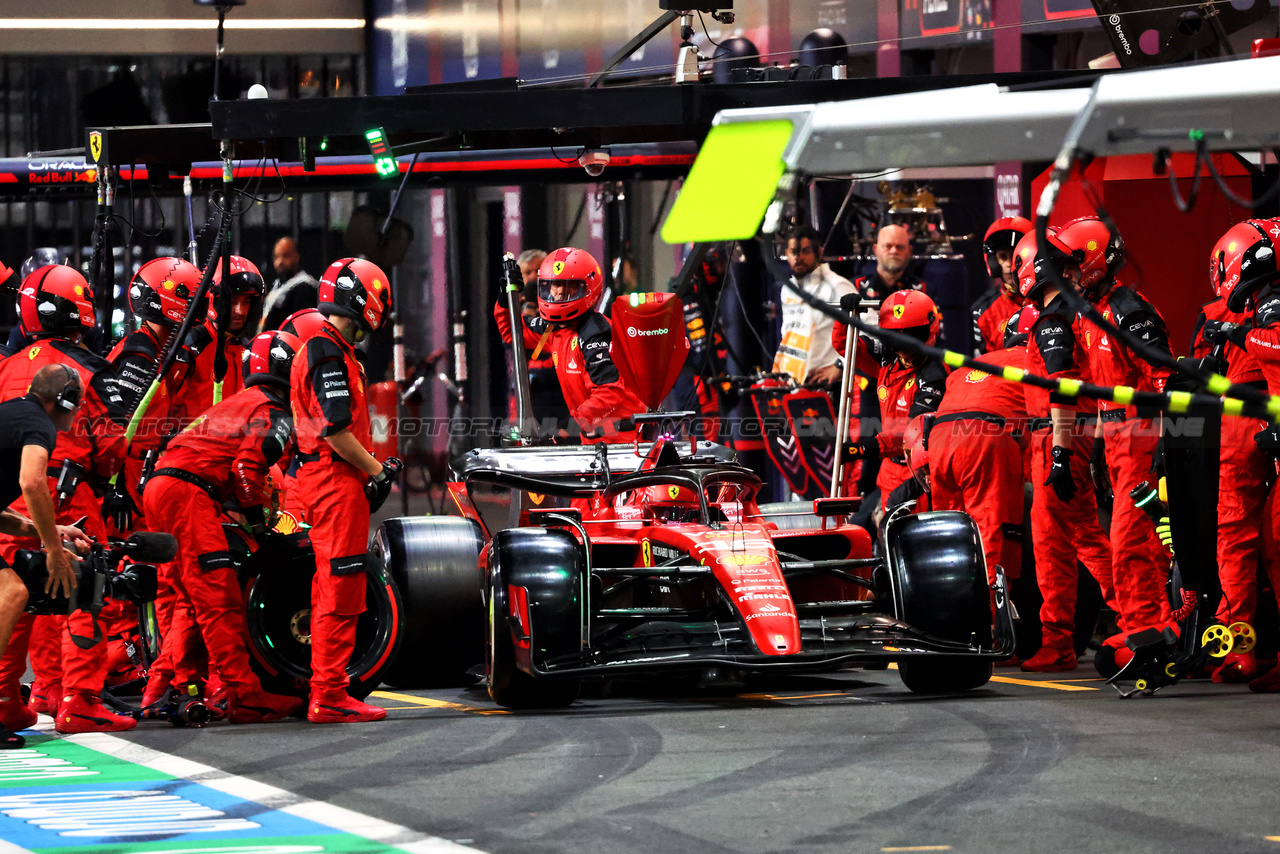 GP ARABIA SAUDITA, Charles Leclerc (MON) Ferrari SF-23 makes a pit stop.

19.03.2023. Formula 1 World Championship, Rd 2, Saudi Arabian Grand Prix, Jeddah, Saudi Arabia, Gara Day.

- www.xpbimages.com, EMail: requests@xpbimages.com © Copyright: Batchelor / XPB Images