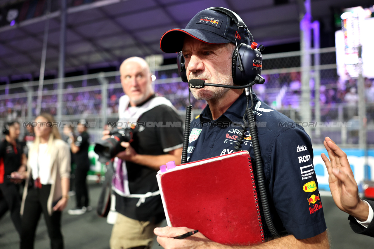 GP ARABIA SAUDITA, Adrian Newey (GBR) Red Bull Racing Chief Technical Officer on the grid.

19.03.2023. Formula 1 World Championship, Rd 2, Saudi Arabian Grand Prix, Jeddah, Saudi Arabia, Gara Day.

- www.xpbimages.com, EMail: requests@xpbimages.com © Copyright: Bearne / XPB Images