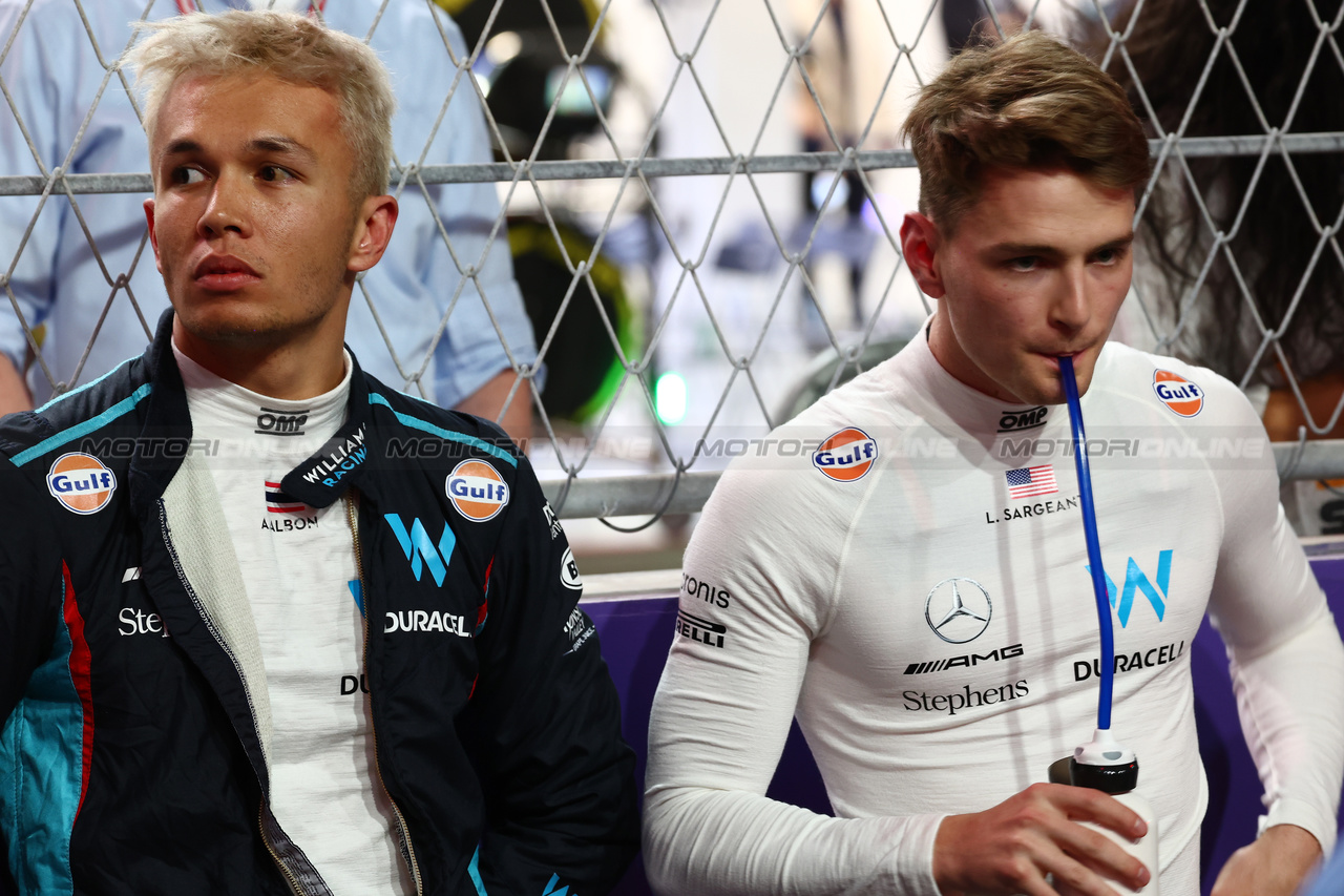 GP ARABIA SAUDITA, (L to R): Alexander Albon (THA) Williams Racing e team mate Logan Sargeant (USA) Williams Racing on the grid.

19.03.2023. Formula 1 World Championship, Rd 2, Saudi Arabian Grand Prix, Jeddah, Saudi Arabia, Gara Day.

 - www.xpbimages.com, EMail: requests@xpbimages.com © Copyright: Coates / XPB Images