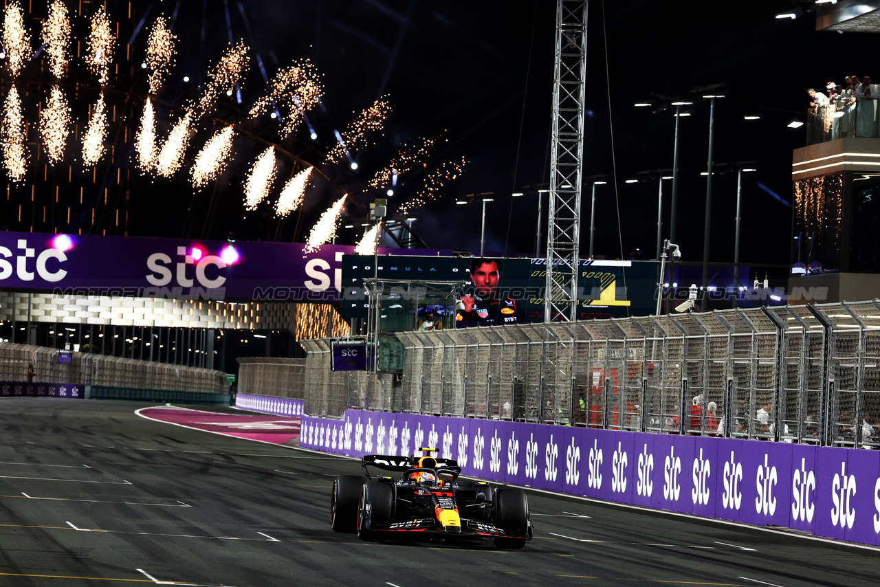 GP ARABIA SAUDITA, Gara winner Sergio Perez (MEX) Red Bull Racing RB19 enters parc ferme.

19.03.2023. Formula 1 World Championship, Rd 2, Saudi Arabian Grand Prix, Jeddah, Saudi Arabia, Gara Day.

 - www.xpbimages.com, EMail: requests@xpbimages.com © Copyright: Coates / XPB Images