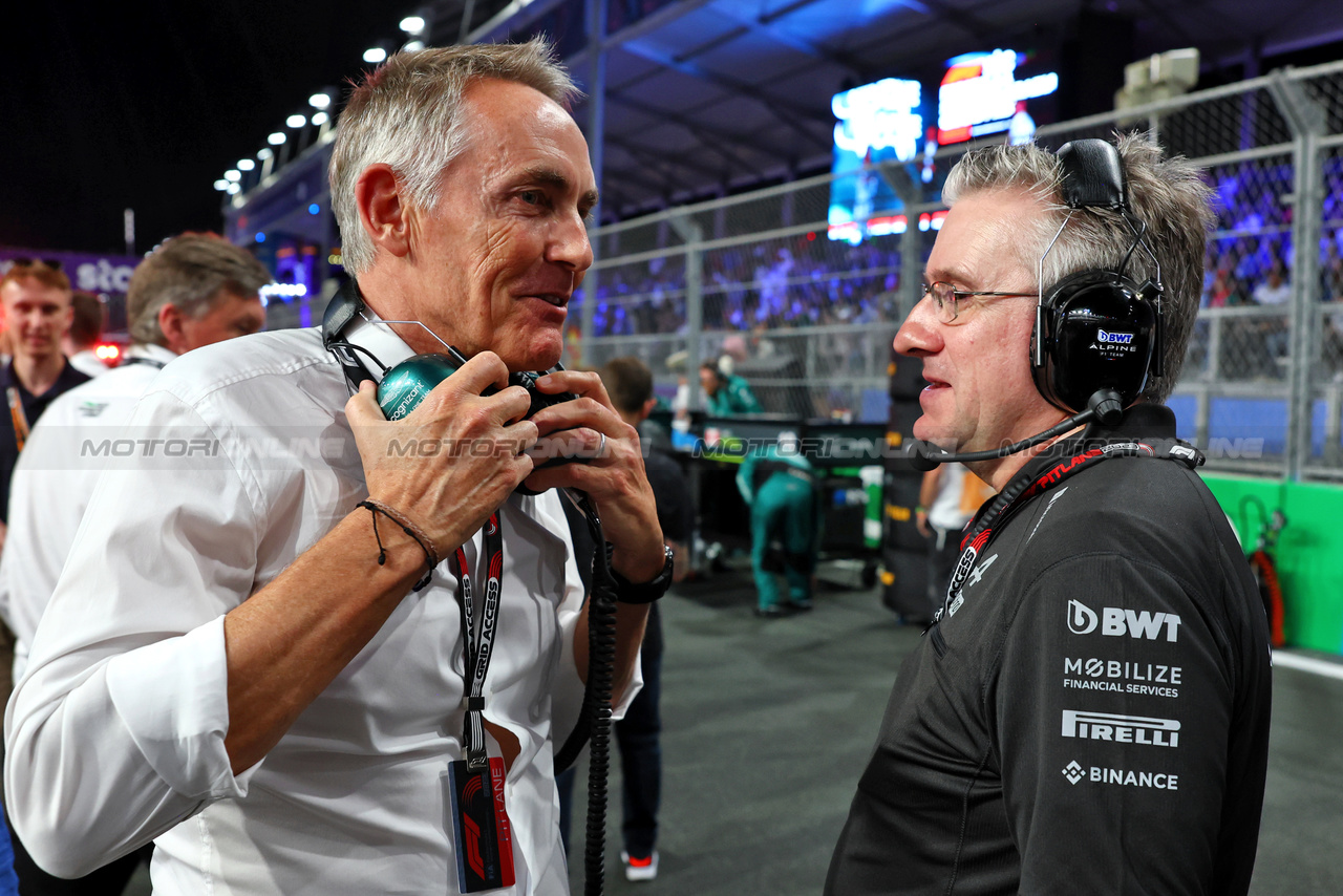 GP ARABIA SAUDITA, (L to R): Martin Whitmarsh (GBR) Aston Martin F1 Team Group Chief Executive Officer with Pat Fry (GBR) Alpine F1 Team Chief Technical Officer on the grid.

19.03.2023. Formula 1 World Championship, Rd 2, Saudi Arabian Grand Prix, Jeddah, Saudi Arabia, Gara Day.

 - www.xpbimages.com, EMail: requests@xpbimages.com © Copyright: Coates / XPB Images
