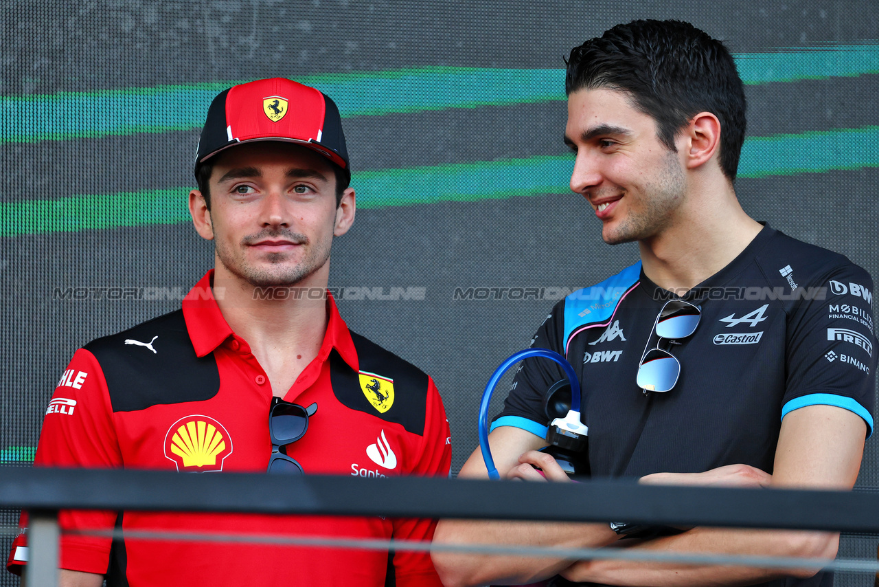 GP ARABIA SAUDITA, (L to R): Charles Leclerc (MON) Ferrari with Esteban Ocon (FRA) Alpine F1 Team on the drivers' parade.

19.03.2023. Formula 1 World Championship, Rd 2, Saudi Arabian Grand Prix, Jeddah, Saudi Arabia, Gara Day.

- www.xpbimages.com, EMail: requests@xpbimages.com © Copyright: Batchelor / XPB Images