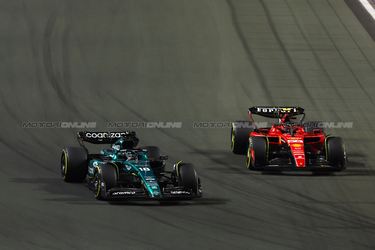 GP ARABIA SAUDITA, Lance Stroll (CDN) Aston Martin F1 Team AMR23 e Carlos Sainz Jr (ESP) Ferrari SF-23 battle for position.

19.03.2023. Formula 1 World Championship, Rd 2, Saudi Arabian Grand Prix, Jeddah, Saudi Arabia, Gara Day.

 - www.xpbimages.com, EMail: requests@xpbimages.com © Copyright: Coates / XPB Images