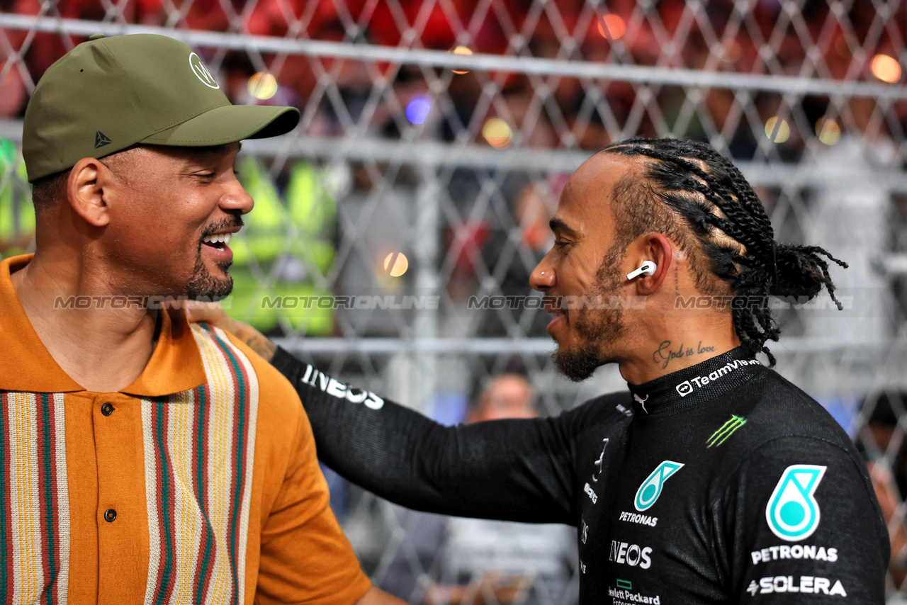 GP ARABIA SAUDITA, (L to R): Will Smith (USA) Actor with Lewis Hamilton (GBR) Mercedes AMG F1 on the grid.

19.03.2023. Formula 1 World Championship, Rd 2, Saudi Arabian Grand Prix, Jeddah, Saudi Arabia, Gara Day.

- www.xpbimages.com, EMail: requests@xpbimages.com © Copyright: Rew / XPB Images