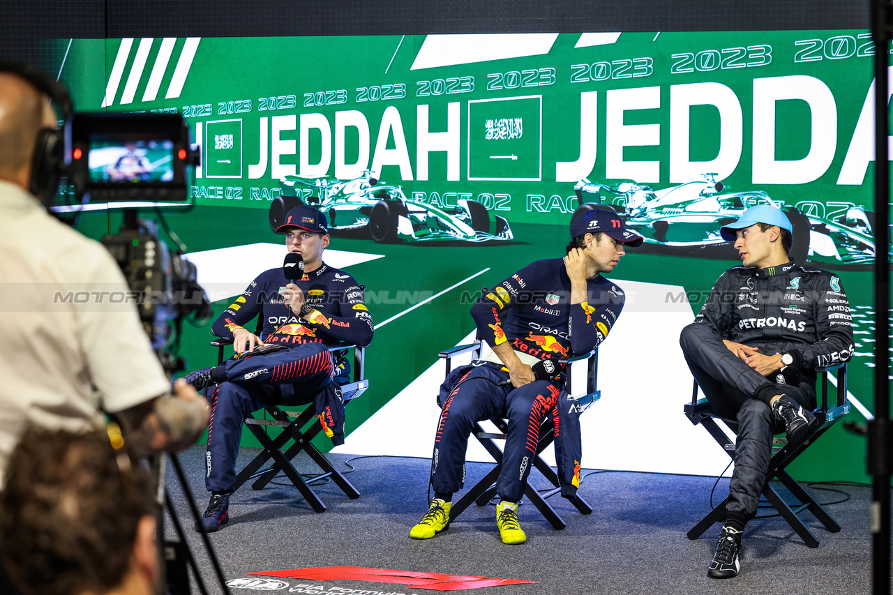 GP ARABIA SAUDITA, (L to R): Max Verstappen (NLD) Red Bull Racing, second; Sergio Perez (MEX) Red Bull Racing, vincitore; e George Russell (GBR) Mercedes AMG F1, third, in the the post race FIA Press Conference.

19.03.2023. Formula 1 World Championship, Rd 2, Saudi Arabian Grand Prix, Jeddah, Saudi Arabia, Gara Day.

- www.xpbimages.com, EMail: requests@xpbimages.com © Copyright: XPB Images
