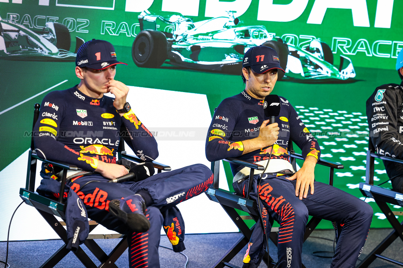 GP ARABIA SAUDITA, (L to R): Max Verstappen (NLD) Red Bull Racing e vincitore Sergio Perez (MEX) Red Bull Racing in the the post race FIA Press Conference.

19.03.2023. Formula 1 World Championship, Rd 2, Saudi Arabian Grand Prix, Jeddah, Saudi Arabia, Gara Day.

- www.xpbimages.com, EMail: requests@xpbimages.com © Copyright: XPB Images