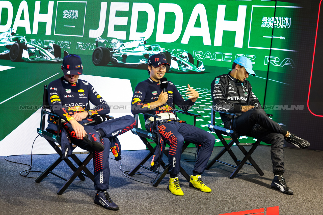 GP ARABIA SAUDITA, (L to R): Max Verstappen (NLD) Red Bull Racing, second; Sergio Perez (MEX) Red Bull Racing, vincitore; e George Russell (GBR) Mercedes AMG F1, third, in the the post race FIA Press Conference.

19.03.2023. Formula 1 World Championship, Rd 2, Saudi Arabian Grand Prix, Jeddah, Saudi Arabia, Gara Day.

- www.xpbimages.com, EMail: requests@xpbimages.com © Copyright: XPB Images