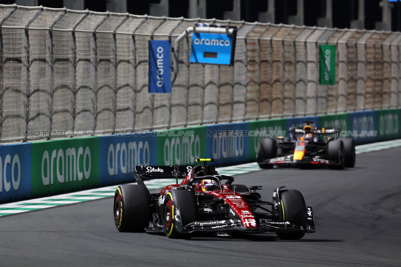 GP ARABIA SAUDITA, Zhou Guanyu (CHN) Alfa Romeo F1 Team C43.

19.03.2023. Formula 1 World Championship, Rd 2, Saudi Arabian Grand Prix, Jeddah, Saudi Arabia, Gara Day.

- www.xpbimages.com, EMail: requests@xpbimages.com © Copyright: Rew / XPB Images