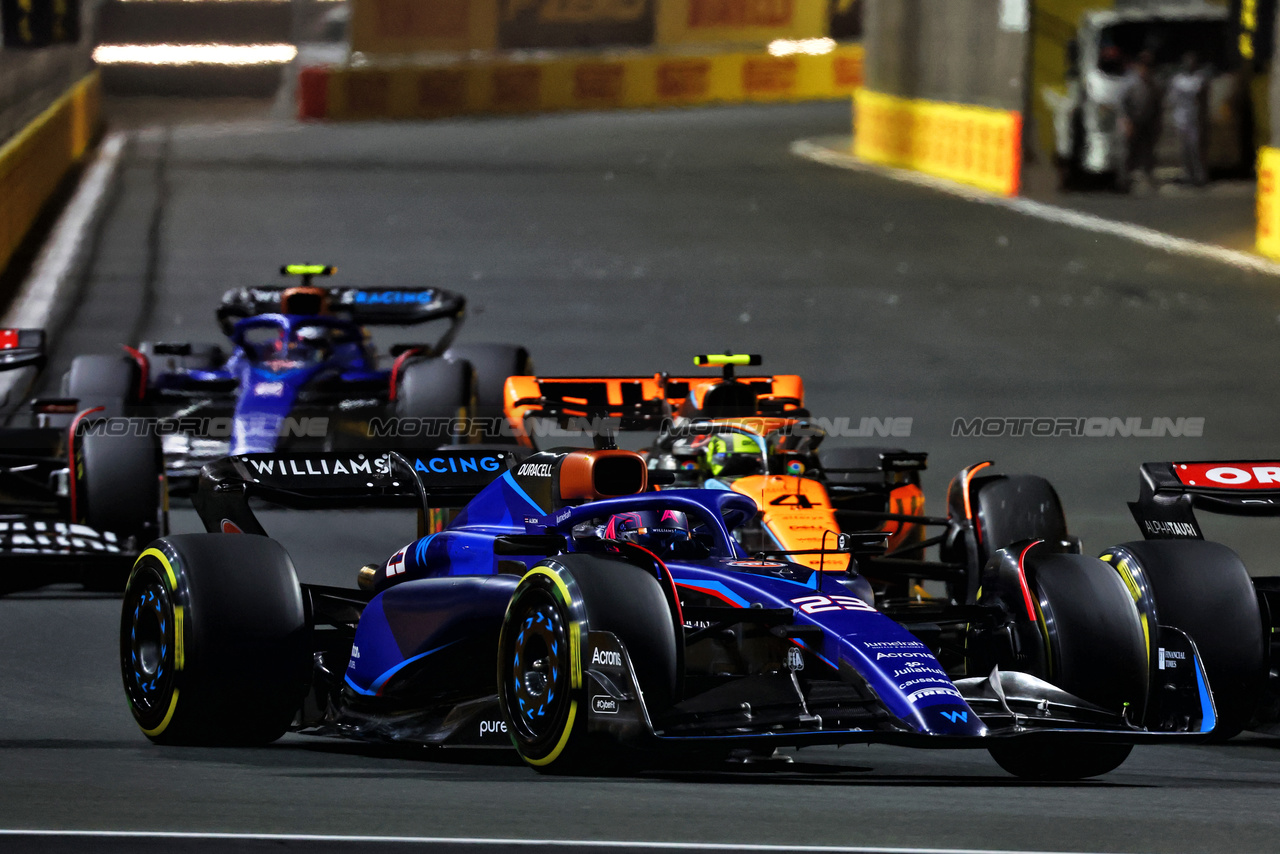 GP ARABIA SAUDITA, Alexander Albon (THA) Williams Racing FW45 at the partenza of the race.

19.03.2023. Formula 1 World Championship, Rd 2, Saudi Arabian Grand Prix, Jeddah, Saudi Arabia, Gara Day.

- www.xpbimages.com, EMail: requests@xpbimages.com © Copyright: Batchelor / XPB Images