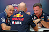 GP ARABIA SAUDITA, (L to R): Franz Tost (AUT) AlphaTauri Team Principal with Adrian Newey (GBR) Red Bull Racing Chief Technical Officer e Christian Horner (GBR) Red Bull Racing Team Principal.
19.03.2023. Formula 1 World Championship, Rd 2, Saudi Arabian Grand Prix, Jeddah, Saudi Arabia, Gara Day.
- www.xpbimages.com, EMail: requests@xpbimages.com © Copyright: Batchelor / XPB Images