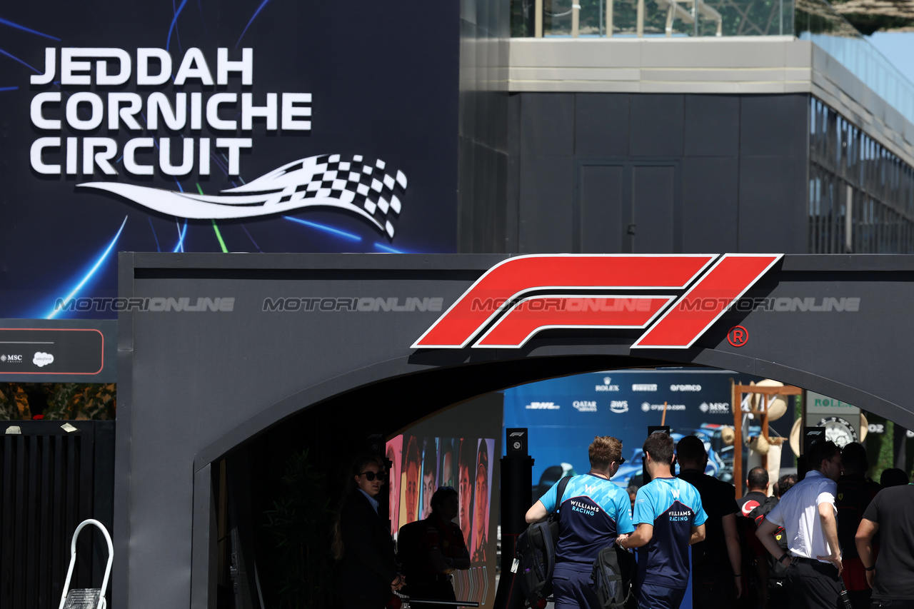 GP ARABIA SAUDITA, Paddock Atmosfera - Williams Racing.

16.03.2023. Formula 1 World Championship, Rd 2, Saudi Arabian Grand Prix, Jeddah, Saudi Arabia, Preparation Day.

- www.xpbimages.com, EMail: requests@xpbimages.com ¬© Copyright: Bearne / XPB Images