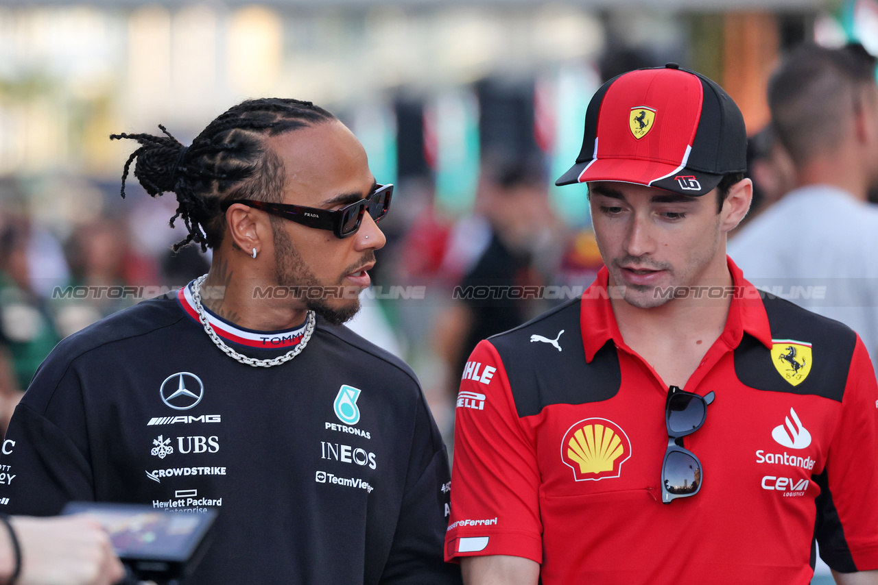 GP ARABIA SAUDITA, (L to R): Lewis Hamilton (GBR) Mercedes AMG F1 with Charles Leclerc (MON) Ferrari.

16.03.2023. Formula 1 World Championship, Rd 2, Saudi Arabian Grand Prix, Jeddah, Saudi Arabia, Preparation Day.

- www.xpbimages.com, EMail: requests@xpbimages.com ¬© Copyright: Bearne / XPB Images