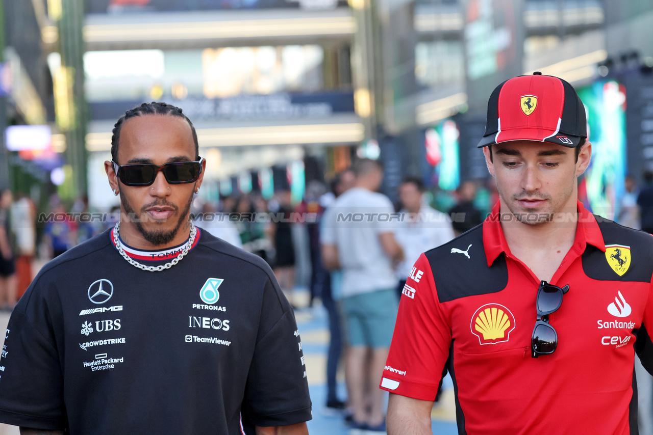 GP ARABIA SAUDITA, (L to R): Lewis Hamilton (GBR) Mercedes AMG F1 with Charles Leclerc (MON) Ferrari.

16.03.2023. Formula 1 World Championship, Rd 2, Saudi Arabian Grand Prix, Jeddah, Saudi Arabia, Preparation Day.

- www.xpbimages.com, EMail: requests@xpbimages.com ¬© Copyright: Bearne / XPB Images