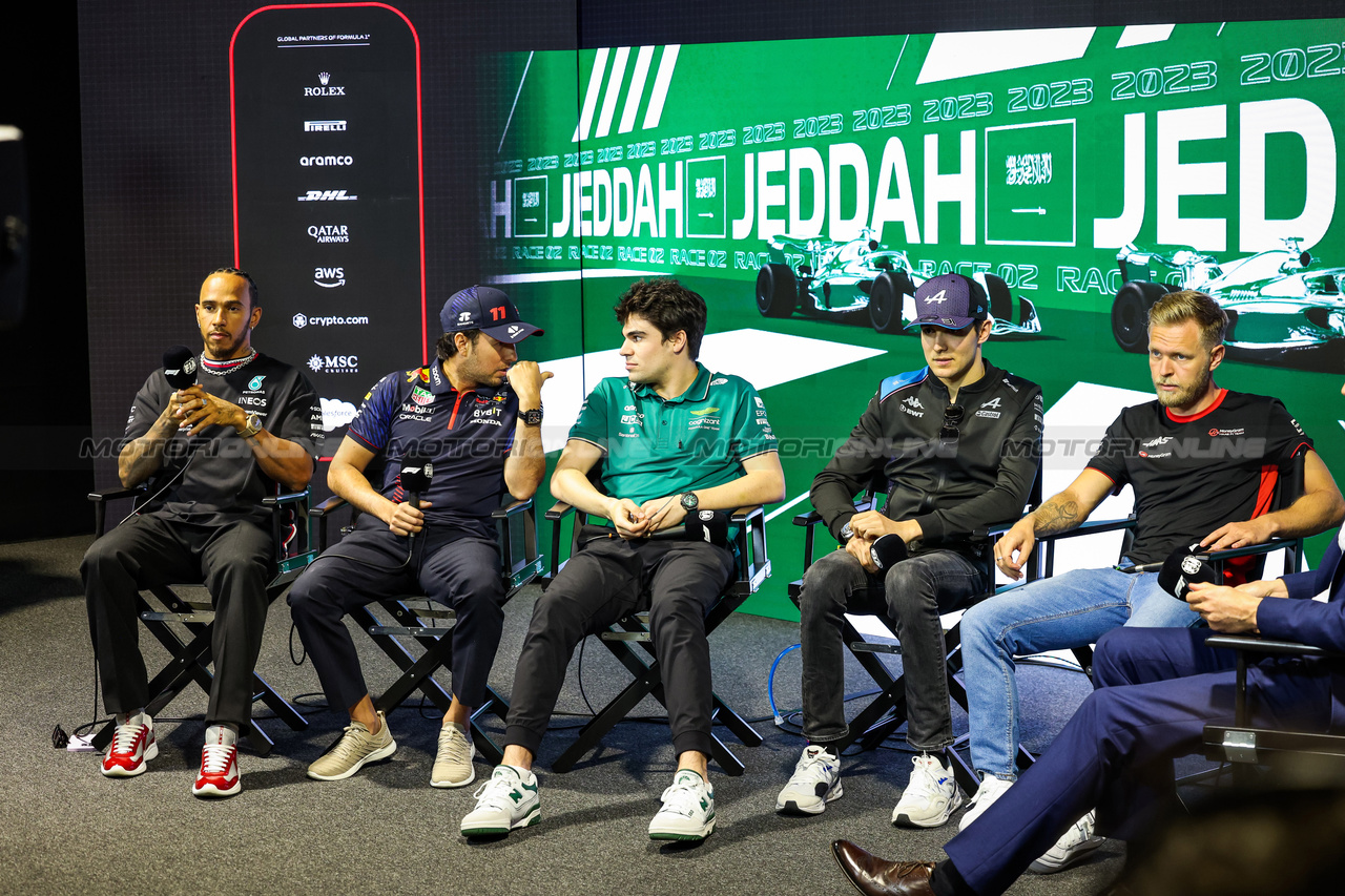 GP ARABIA SAUDITA, (L to R): Lewis Hamilton (GBR) Mercedes AMG F1; Sergio Perez (MEX) Red Bull Racing; Lance Stroll (CDN) Aston Martin F1 Team; Esteban Ocon (FRA) Alpine F1 Team; e Kevin Magnussen (DEN) Haas F1 Team, in the FIA Press Conference.

16.03.2023. Formula 1 World Championship, Rd 2, Saudi Arabian Grand Prix, Jeddah, Saudi Arabia, Preparation Day.

- www.xpbimages.com, EMail: requests@xpbimages.com ¬© Copyright: XPB Images