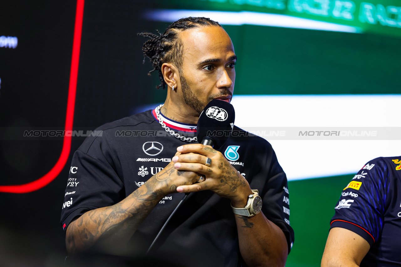 GP ARABIA SAUDITA, Lewis Hamilton (GBR) Mercedes AMG F1 in the FIA Press Conference.

16.03.2023. Formula 1 World Championship, Rd 2, Saudi Arabian Grand Prix, Jeddah, Saudi Arabia, Preparation Day.

- www.xpbimages.com, EMail: requests@xpbimages.com ¬© Copyright: XPB Images