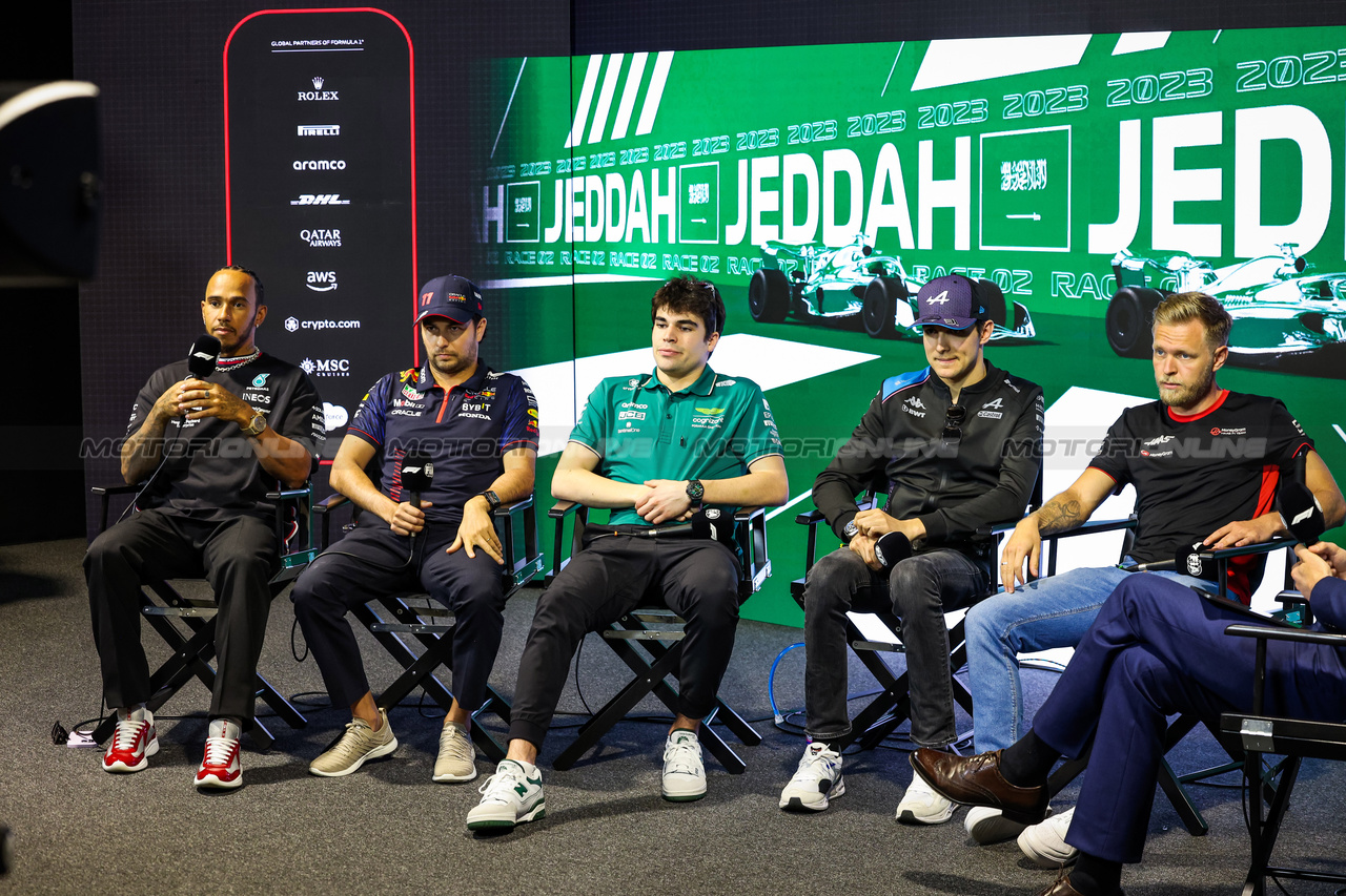 GP ARABIA SAUDITA, (L to R): Lewis Hamilton (GBR) Mercedes AMG F1; Sergio Perez (MEX) Red Bull Racing; Lance Stroll (CDN) Aston Martin F1 Team; Esteban Ocon (FRA) Alpine F1 Team; e Kevin Magnussen (DEN) Haas F1 Team, in the FIA Press Conference.

16.03.2023. Formula 1 World Championship, Rd 2, Saudi Arabian Grand Prix, Jeddah, Saudi Arabia, Preparation Day.

- www.xpbimages.com, EMail: requests@xpbimages.com ¬© Copyright: XPB Images