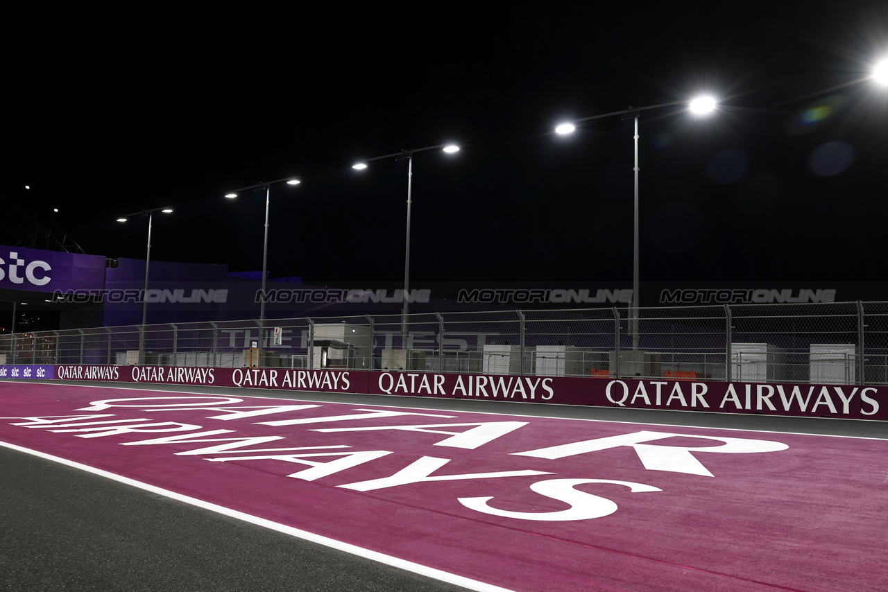 GP ARABIA SAUDITA, Paddock Atmosfera - Qatar Airways branding.

16.03.2023. Formula 1 World Championship, Rd 2, Saudi Arabian Grand Prix, Jeddah, Saudi Arabia, Preparation Day.

- www.xpbimages.com, EMail: requests@xpbimages.com ¬© Copyright: Moy / XPB Images