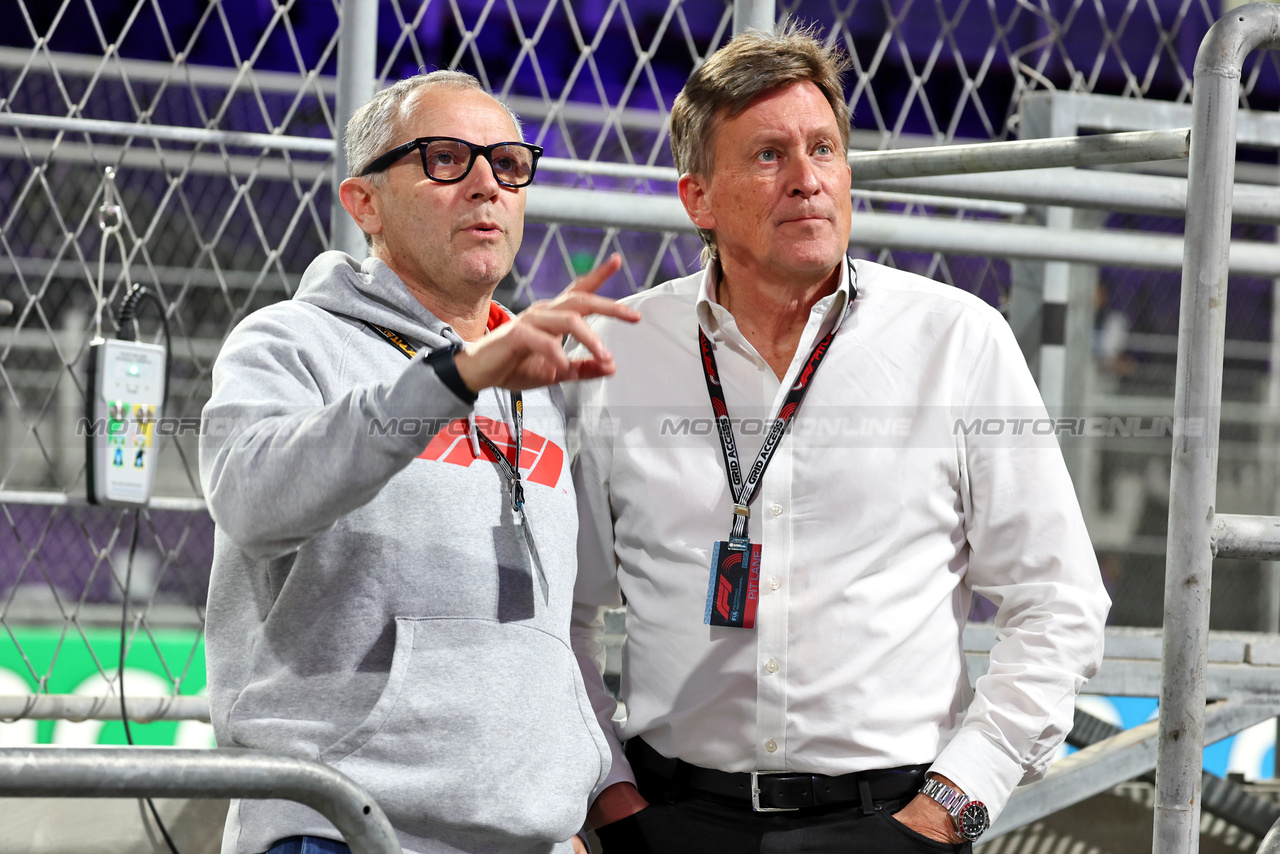 GP ARABIA SAUDITA, (L to R): Stefano Domenicali (ITA) Formula One President e CEO with Martin Whitaker (GBR) Saudi Arabian GP Chief Executive.

16.03.2023. Formula 1 World Championship, Rd 2, Saudi Arabian Grand Prix, Jeddah, Saudi Arabia, Preparation Day.

- www.xpbimages.com, EMail: requests@xpbimages.com ¬© Copyright: Moy / XPB Images