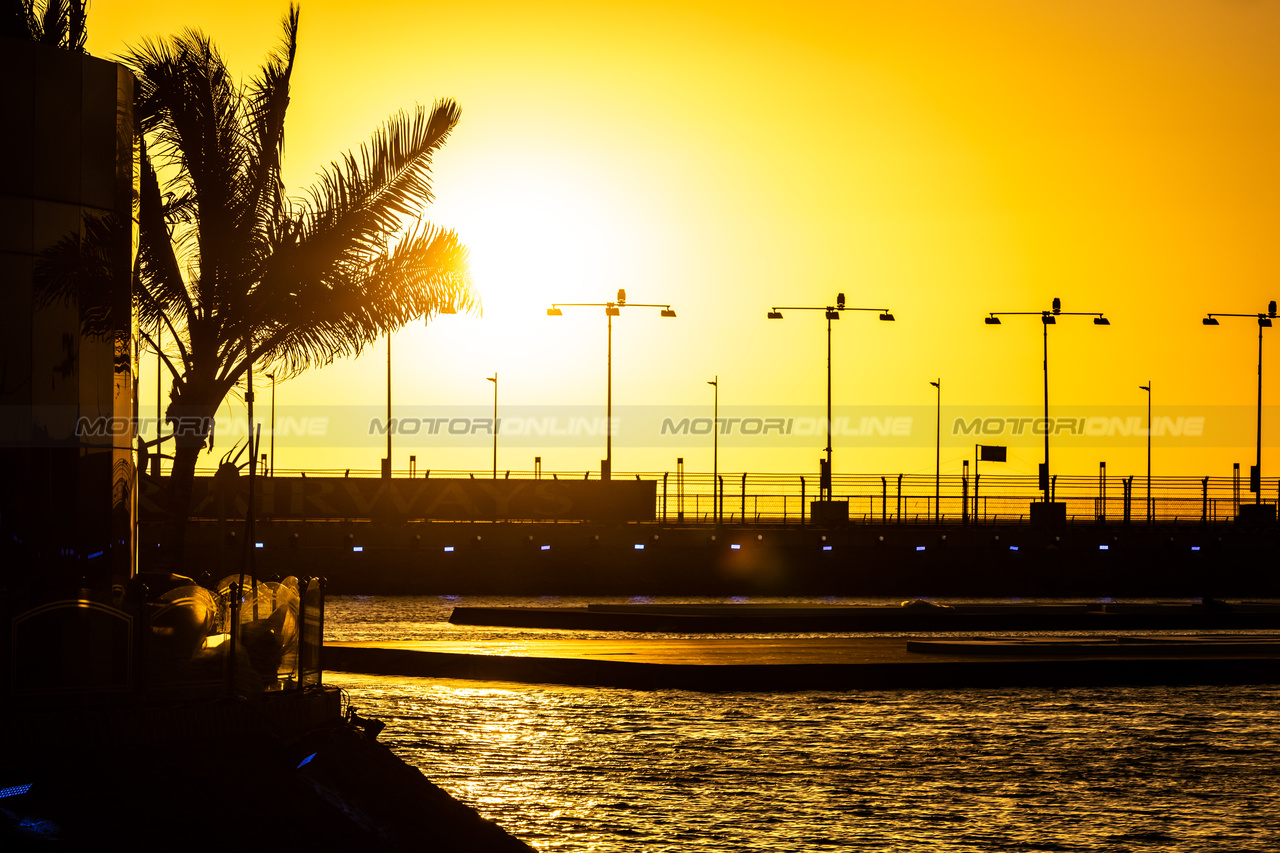 GP ARABIA SAUDITA, Circuit Atmosfera - sunset.

16.03.2023. Formula 1 World Championship, Rd 2, Saudi Arabian Grand Prix, Jeddah, Saudi Arabia, Preparation Day.

- www.xpbimages.com, EMail: requests@xpbimages.com ¬© Copyright: Bearne / XPB Images