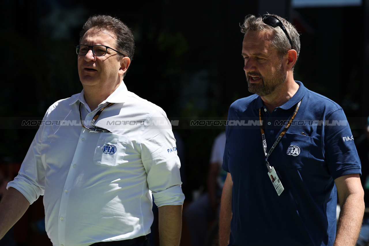 GP ARABIA SAUDITA, (L to R): Nicholas Tombazis (GRE) FIA Head of Single-Seater Technical Matters with Steve Nielsen (GBR) FIA Sporting Director.

16.03.2023. Formula 1 World Championship, Rd 2, Saudi Arabian Grand Prix, Jeddah, Saudi Arabia, Preparation Day.

- www.xpbimages.com, EMail: requests@xpbimages.com ¬© Copyright: Moy / XPB Images