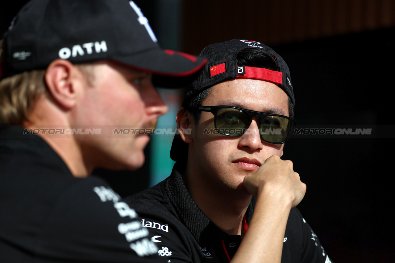 GP ARABIA SAUDITA, (L to R): Valtteri Bottas (FIN) Alfa Romeo F1 Team with team mate Zhou Guanyu (CHN) Alfa Romeo F1 Team.

16.03.2023. Formula 1 World Championship, Rd 2, Saudi Arabian Grand Prix, Jeddah, Saudi Arabia, Preparation Day.

- www.xpbimages.com, EMail: requests@xpbimages.com ¬© Copyright: Moy / XPB Images