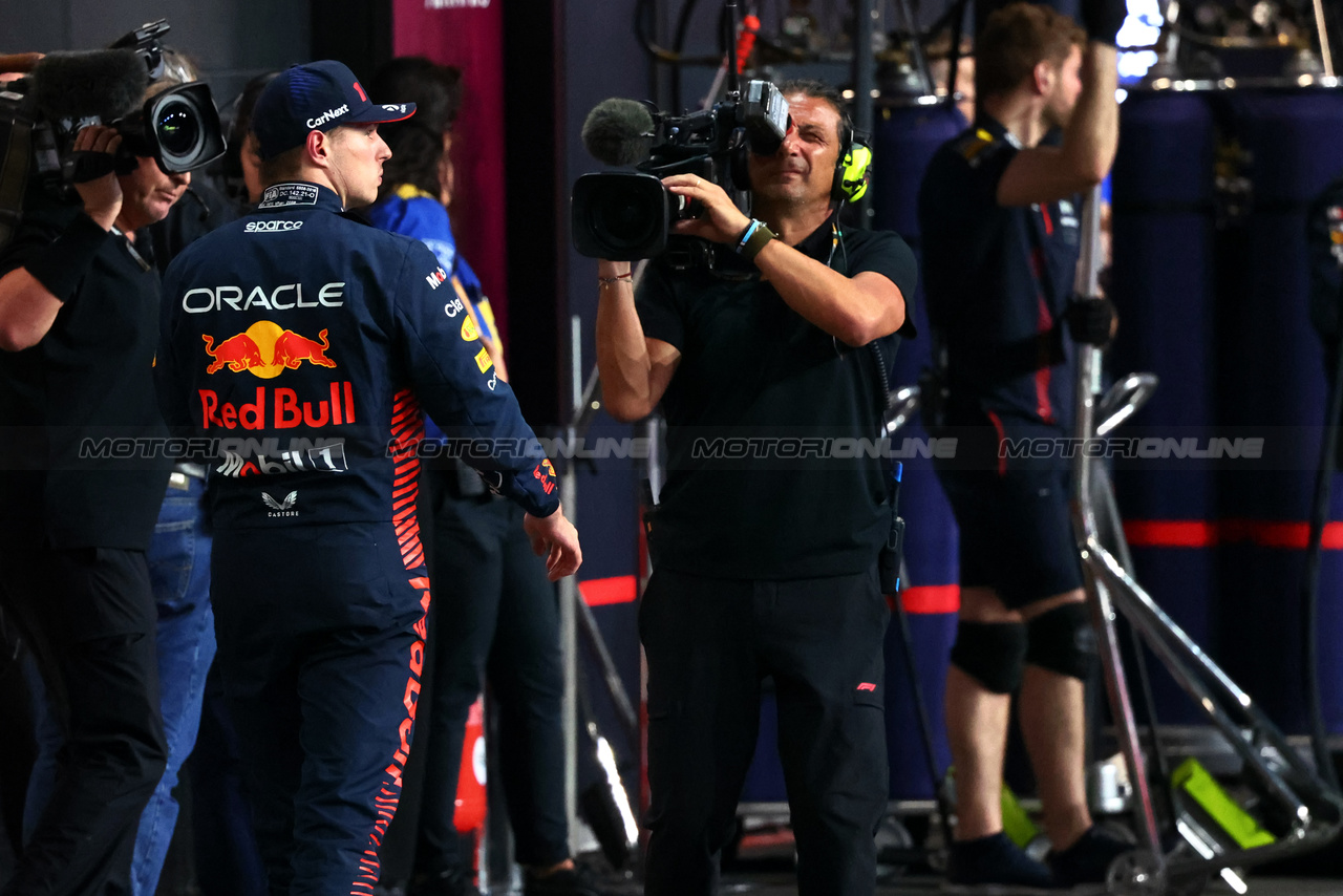 GP ARABIA SAUDITA, Max Verstappen (NLD) Red Bull Racing in the pits after suffering mechanical woes during qualifying.

18.03.2023. Formula 1 World Championship, Rd 2, Saudi Arabian Grand Prix, Jeddah, Saudi Arabia, Qualifiche Day.

- www.xpbimages.com, EMail: requests@xpbimages.com © Copyright: Batchelor / XPB Images