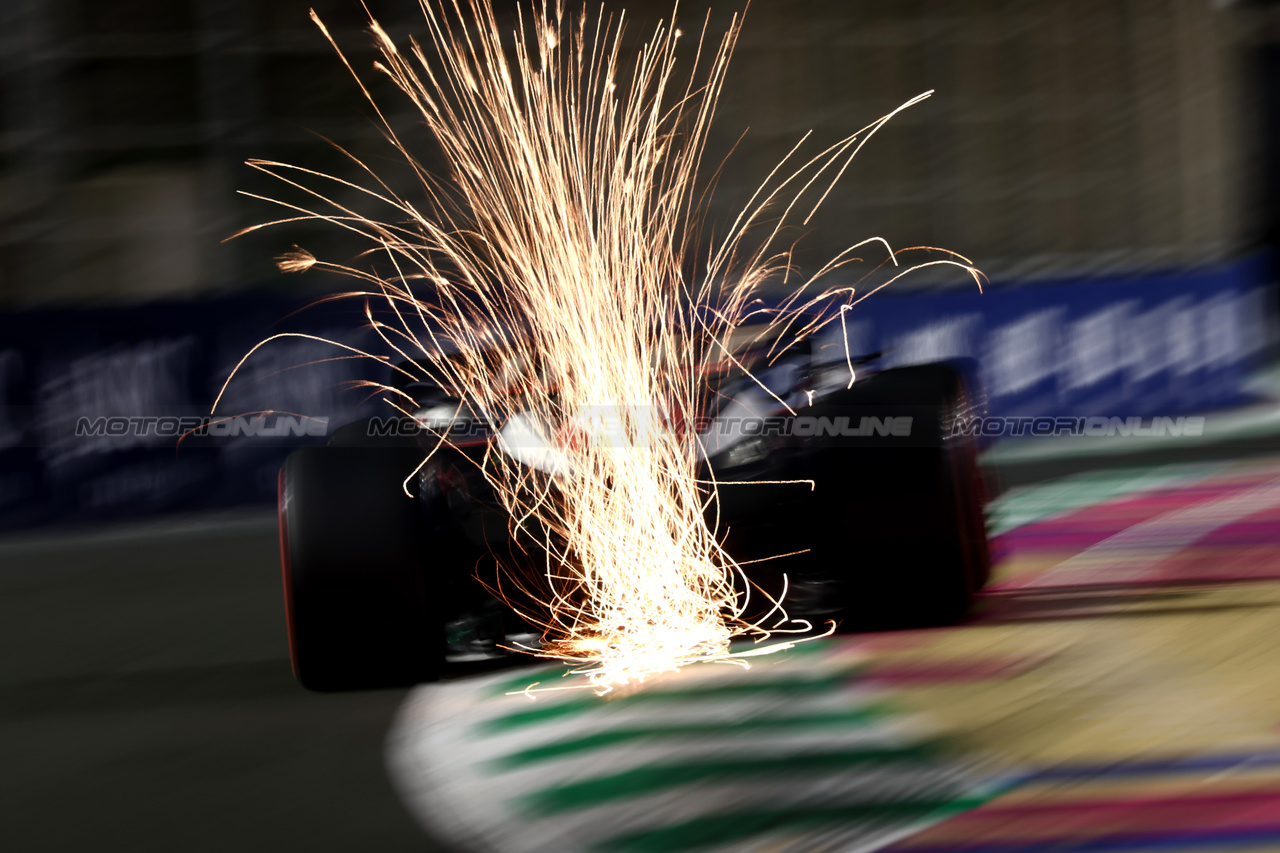 GP ARABIA SAUDITA, Kevin Magnussen (DEN) Haas VF-23 sends sparks flying.

18.03.2023. Formula 1 World Championship, Rd 2, Saudi Arabian Grand Prix, Jeddah, Saudi Arabia, Qualifiche Day.

 - www.xpbimages.com, EMail: requests@xpbimages.com © Copyright: Coates / XPB Images