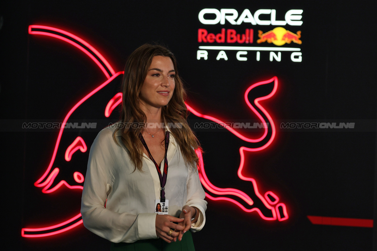 GP ARABIA SAUDITA, Imogen Barclay (GBR) Fan TV Presenter.

18.03.2023. Formula 1 World Championship, Rd 2, Saudi Arabian Grand Prix, Jeddah, Saudi Arabia, Qualifiche Day.

- www.xpbimages.com, EMail: requests@xpbimages.com © Copyright: Moy / XPB Images