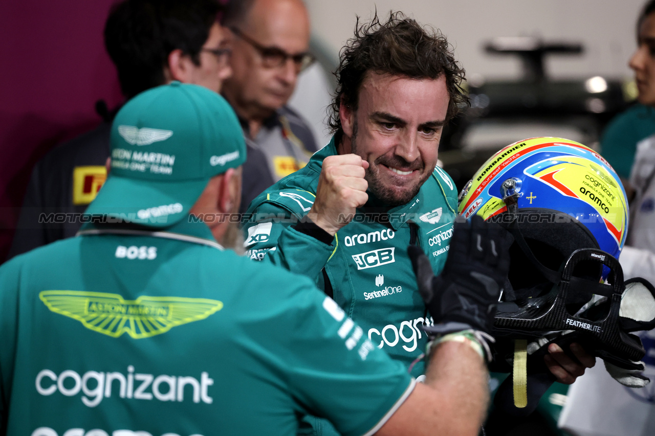 GP ARABIA SAUDITA, Fernando Alonso (ESP) Aston Martin F1 Team celebrates his third position in qualifying parc ferme.

18.03.2023. Formula 1 World Championship, Rd 2, Saudi Arabian Grand Prix, Jeddah, Saudi Arabia, Qualifiche Day.

- www.xpbimages.com, EMail: requests@xpbimages.com © Copyright: Bearne / XPB Images