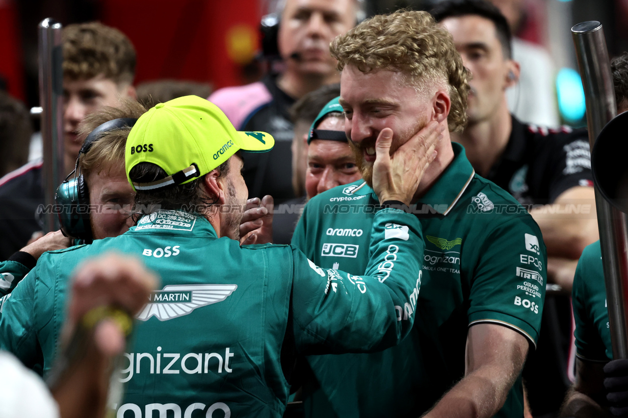 GP ARABIA SAUDITA, Fernando Alonso (ESP) Aston Martin F1 Team celebrates his third position in qualifying parc ferme.

18.03.2023. Formula 1 World Championship, Rd 2, Saudi Arabian Grand Prix, Jeddah, Saudi Arabia, Qualifiche Day.

- www.xpbimages.com, EMail: requests@xpbimages.com © Copyright: Bearne / XPB Images