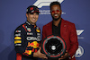 GP ARABIA SAUDITA, ergio Perez (MEX) Red Bull Racing receives the Pirelli Pole Position Award from Patrice Evra (FRA) Former Football Player.
18.03.2023. Formula 1 World Championship, Rd 2, Saudi Arabian Grand Prix, Jeddah, Saudi Arabia, Qualifiche Day.
- www.xpbimages.com, EMail: requests@xpbimages.com © Copyright: Bearne / XPB Images