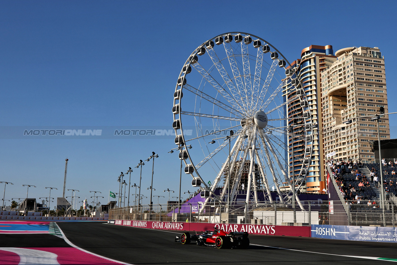 GP ARABIA SAUDITA, Valtteri Bottas (FIN) Alfa Romeo F1 Team C43.

17.03.2023. Formula 1 World Championship, Rd 2, Saudi Arabian Grand Prix, Jeddah, Saudi Arabia, Practice Day.

- www.xpbimages.com, EMail: requests@xpbimages.com © Copyright: Moy / XPB Images