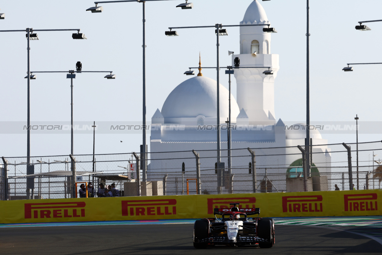 GP ARABIA SAUDITA, Nyck de Vries (NLD) AlphaTauri AT04.

17.03.2023. Formula 1 World Championship, Rd 2, Saudi Arabian Grand Prix, Jeddah, Saudi Arabia, Practice Day.

- www.xpbimages.com, EMail: requests@xpbimages.com © Copyright: Batchelor / XPB Images