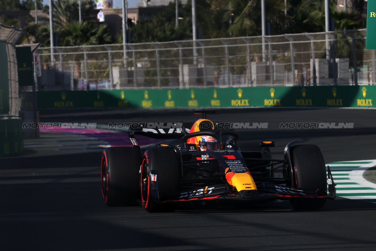 GP ARABIA SAUDITA, Max Verstappen (NLD) Red Bull Racing RB19.

17.03.2023. Formula 1 World Championship, Rd 2, Saudi Arabian Grand Prix, Jeddah, Saudi Arabia, Practice Day.

- www.xpbimages.com, EMail: requests@xpbimages.com © Copyright: Rew / XPB Images