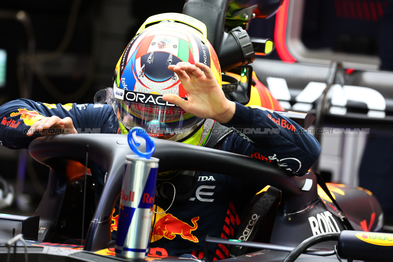 GP ARABIA SAUDITA, Sergio Perez (MEX) Red Bull Racing RB19.

17.03.2023. Formula 1 World Championship, Rd 2, Saudi Arabian Grand Prix, Jeddah, Saudi Arabia, Practice Day.

- www.xpbimages.com, EMail: requests@xpbimages.com © Copyright: Batchelor / XPB Images