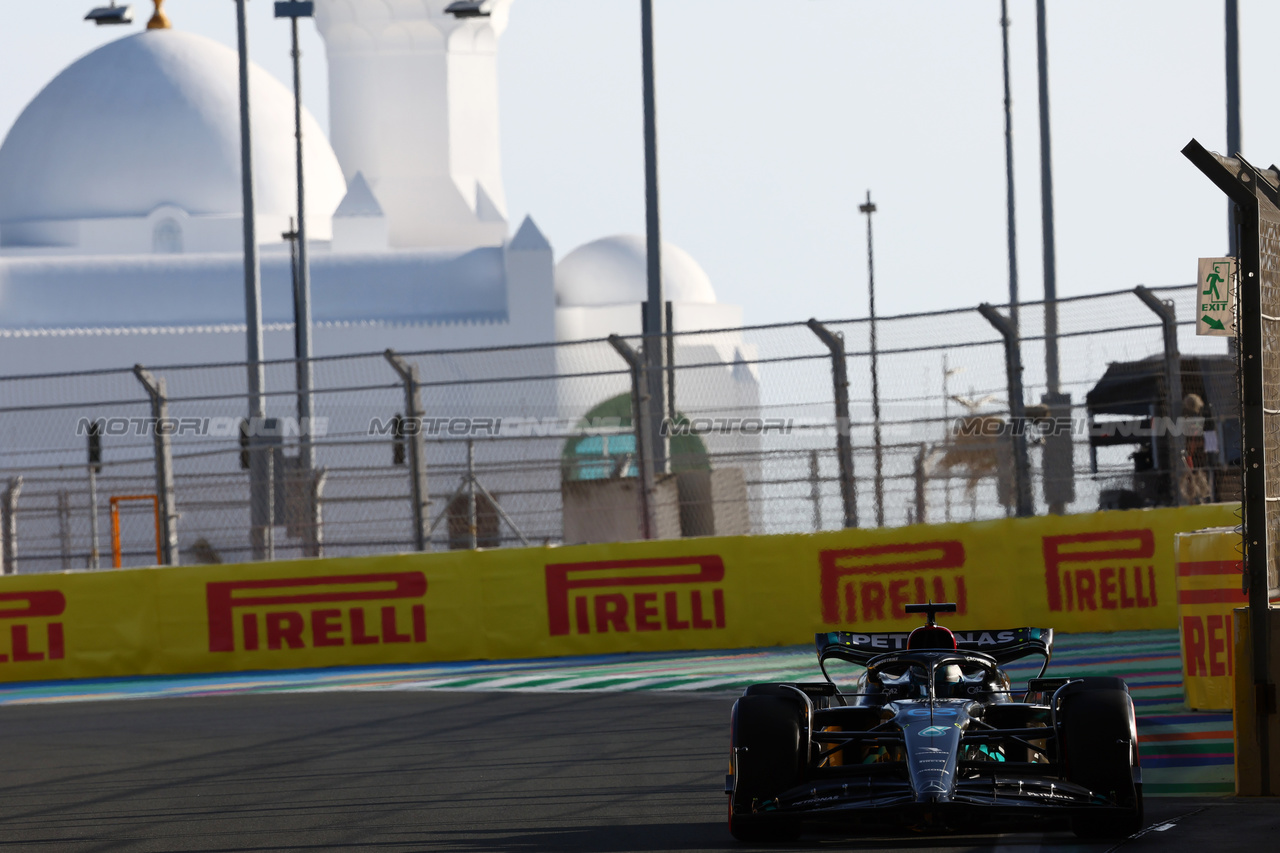 GP ARABIA SAUDITA, George Russell (GBR) Mercedes AMG F1 W14.

17.03.2023. Formula 1 World Championship, Rd 2, Saudi Arabian Grand Prix, Jeddah, Saudi Arabia, Practice Day.

- www.xpbimages.com, EMail: requests@xpbimages.com © Copyright: Batchelor / XPB Images