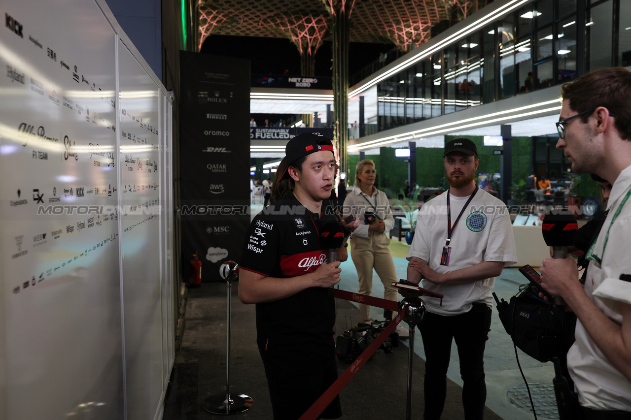 GP ARABIA SAUDITA, Zhou Guanyu (CHN) Alfa Romeo F1 Team with the media.

17.03.2023. Formula 1 World Championship, Rd 2, Saudi Arabian Grand Prix, Jeddah, Saudi Arabia, Practice Day.

- www.xpbimages.com, EMail: requests@xpbimages.com © Copyright: Bearne / XPB Images