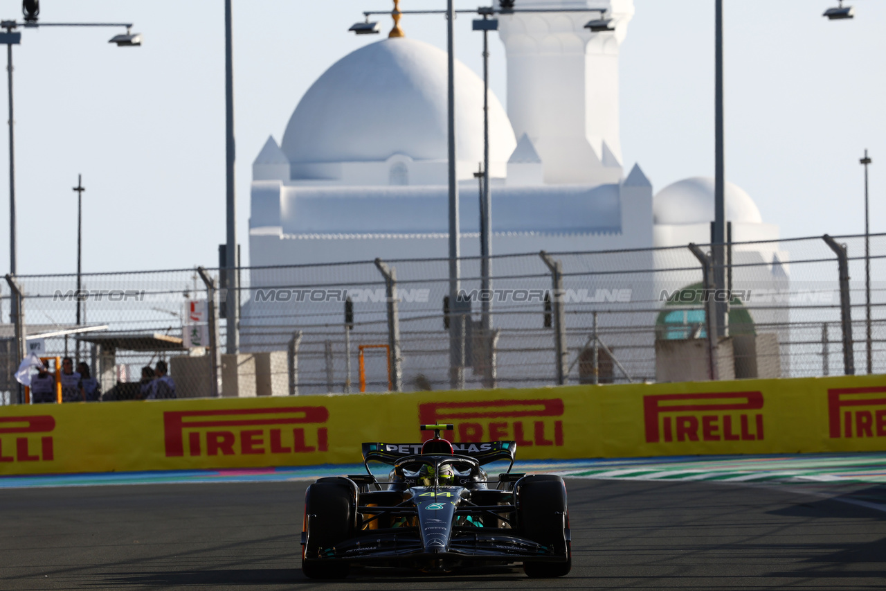 GP ARABIA SAUDITA, Lewis Hamilton (GBR) Mercedes AMG F1 W14.

17.03.2023. Formula 1 World Championship, Rd 2, Saudi Arabian Grand Prix, Jeddah, Saudi Arabia, Practice Day.

- www.xpbimages.com, EMail: requests@xpbimages.com © Copyright: Batchelor / XPB Images