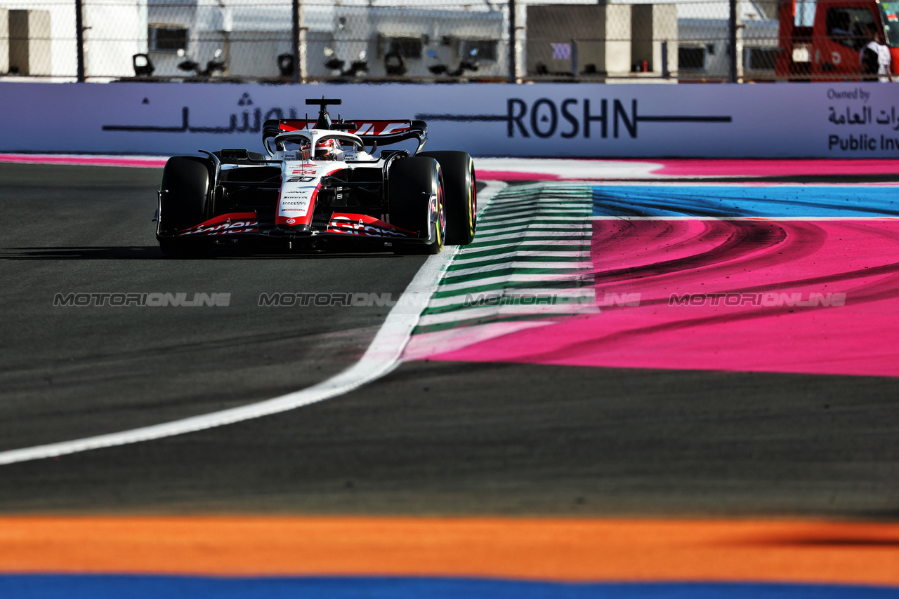 GP ARABIA SAUDITA, Kevin Magnussen (DEN) Haas VF-23.

17.03.2023. Formula 1 World Championship, Rd 2, Saudi Arabian Grand Prix, Jeddah, Saudi Arabia, Practice Day.

- www.xpbimages.com, EMail: requests@xpbimages.com © Copyright: Moy / XPB Images