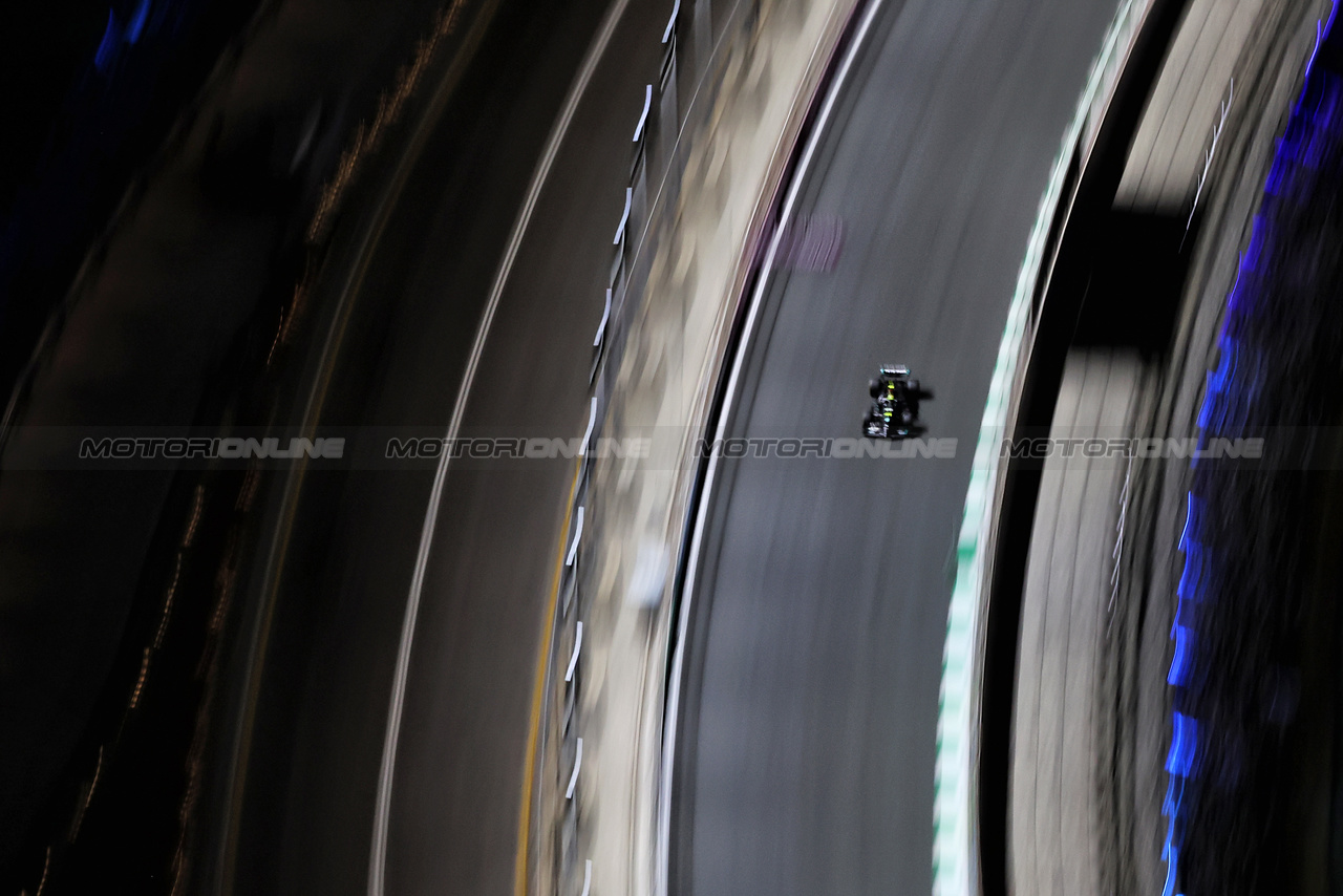 GP ARABIA SAUDITA, Lewis Hamilton (GBR) Mercedes AMG F1 W14.

17.03.2023. Formula 1 World Championship, Rd 2, Saudi Arabian Grand Prix, Jeddah, Saudi Arabia, Practice Day.

- www.xpbimages.com, EMail: requests@xpbimages.com © Copyright: Rew / XPB Images