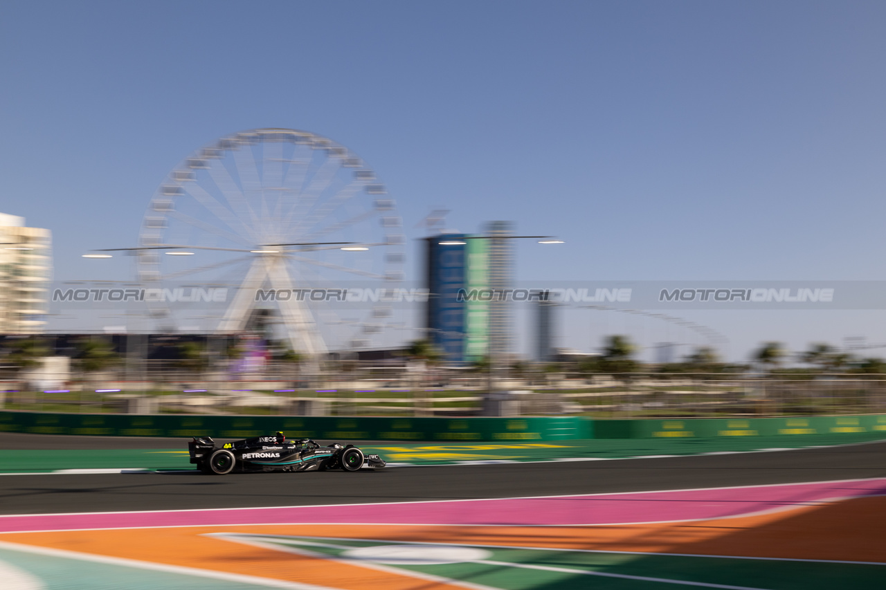 GP ARABIA SAUDITA, Lewis Hamilton (GBR) Mercedes AMG F1 W14.

17.03.2023. Formula 1 World Championship, Rd 2, Saudi Arabian Grand Prix, Jeddah, Saudi Arabia, Practice Day.

- www.xpbimages.com, EMail: requests@xpbimages.com © Copyright: Rew / XPB Images