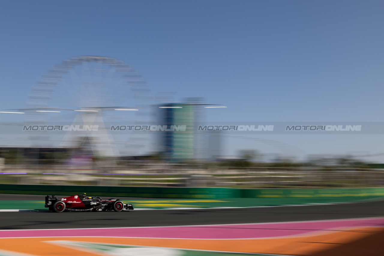 GP ARABIA SAUDITA, Zhou Guanyu (CHN) Alfa Romeo F1 Team C43.

17.03.2023. Formula 1 World Championship, Rd 2, Saudi Arabian Grand Prix, Jeddah, Saudi Arabia, Practice Day.

- www.xpbimages.com, EMail: requests@xpbimages.com © Copyright: Rew / XPB Images