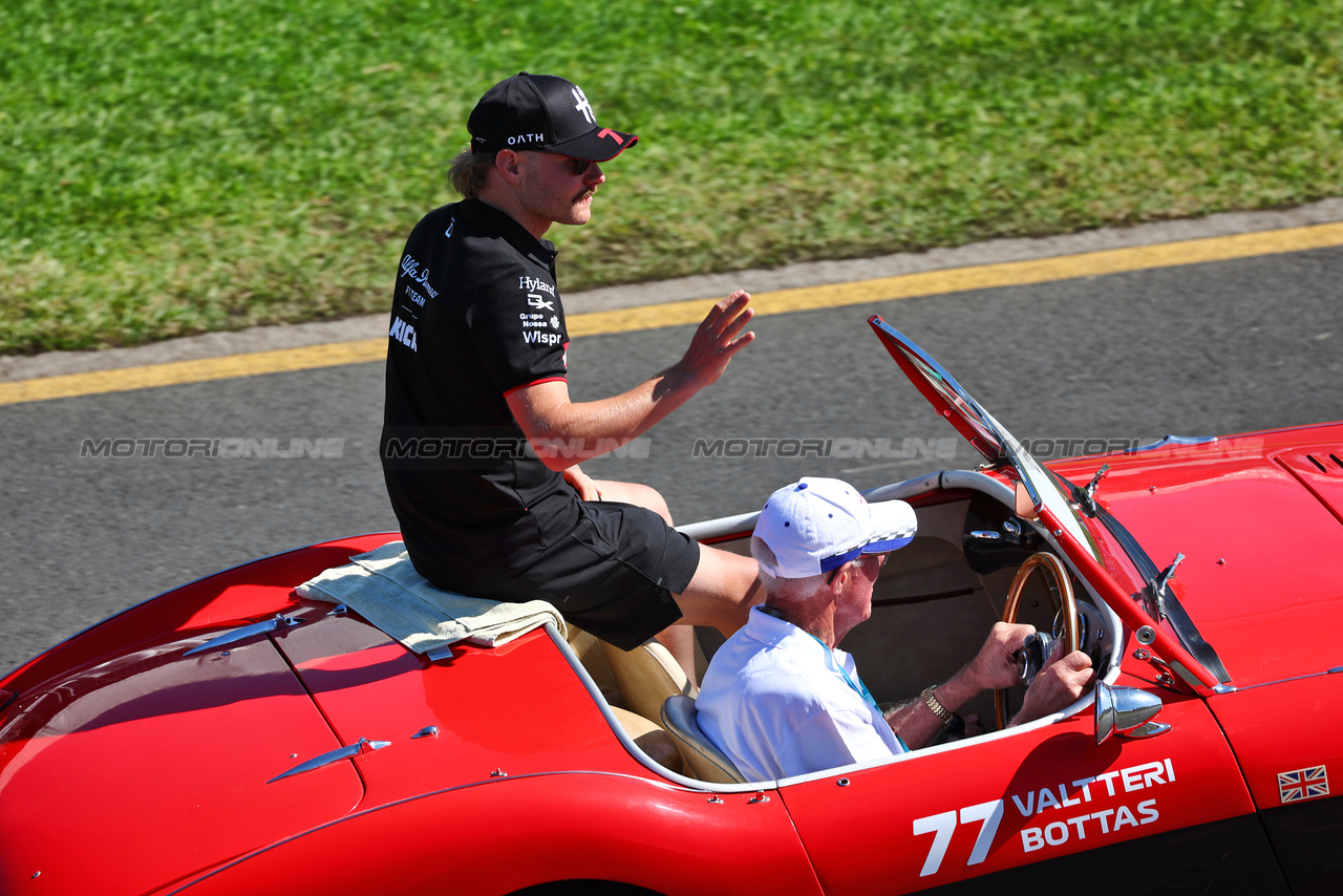 GP AUSTRALIA, Valtteri Bottas (FIN) Alfa Romeo F1 Team on the drivers' parade.

02.04.2023. Formula 1 World Championship, Rd 3, Australian Grand Prix, Albert Park, Melbourne, Australia, Gara Day.

 - www.xpbimages.com, EMail: requests@xpbimages.com ¬© Copyright: Coates / XPB Images
