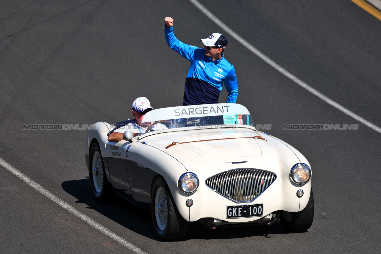 GP AUSTRALIA, Logan Sargeant (USA) Williams Racing on the drivers' parade.

02.04.2023. Formula 1 World Championship, Rd 3, Australian Grand Prix, Albert Park, Melbourne, Australia, Gara Day.

 - www.xpbimages.com, EMail: requests@xpbimages.com ¬© Copyright: Coates / XPB Images