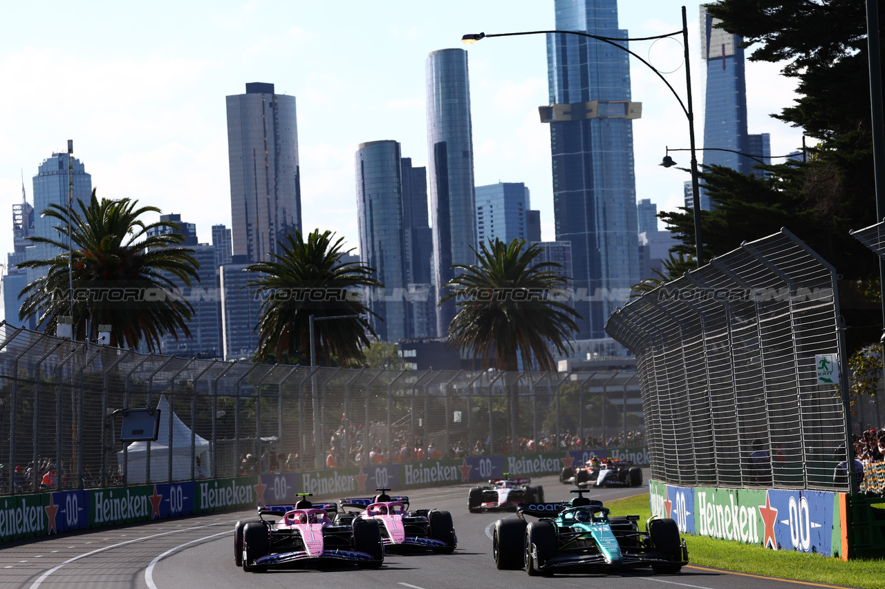 GP AUSTRALIA, Lance Stroll (CDN) Aston Martin F1 Team AMR23 davanti a Pierre Gasly (FRA) Alpine F1 Team A523 e Esteban Ocon (FRA) Alpine F1 Team A523.

02.04.2023. Formula 1 World Championship, Rd 3, Australian Grand Prix, Albert Park, Melbourne, Australia, Gara Day.

- www.xpbimages.com, EMail: requests@xpbimages.com ¬© Copyright: Batchelor / XPB Images