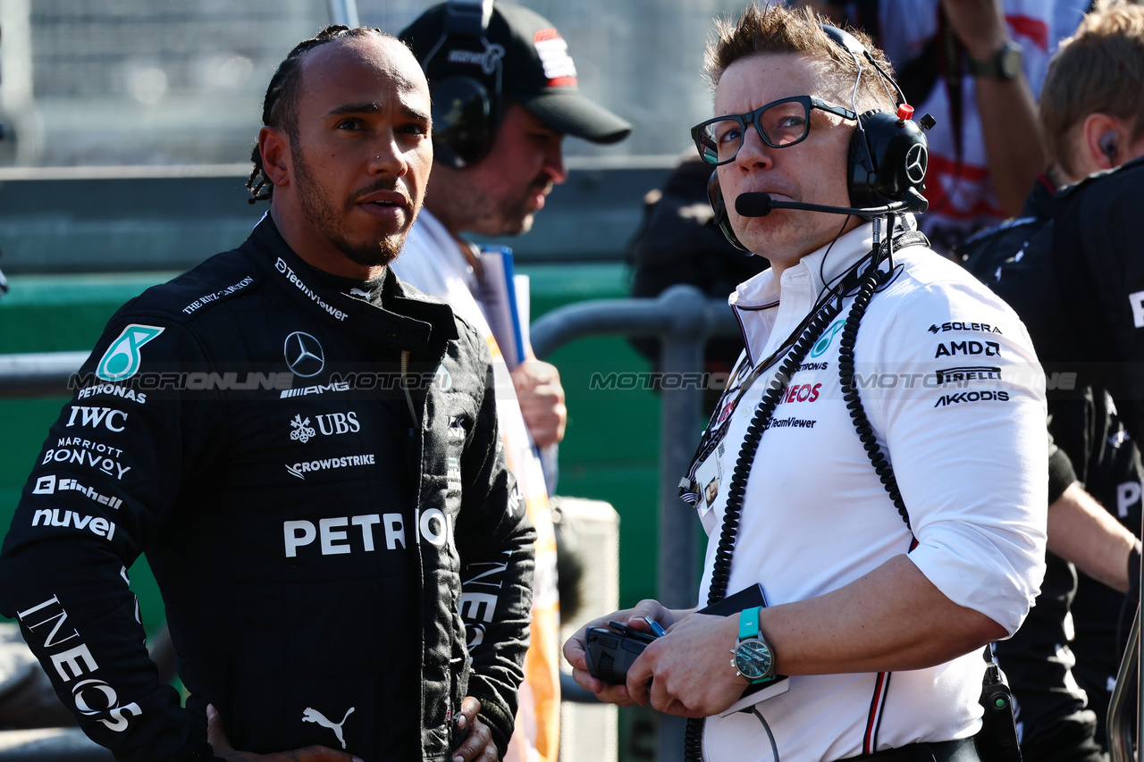 GP AUSTRALIA, Lewis Hamilton (GBR) Mercedes AMG F1 while the race is stopped.

02.04.2023. Formula 1 World Championship, Rd 3, Australian Grand Prix, Albert Park, Melbourne, Australia, Gara Day.

- www.xpbimages.com, EMail: requests@xpbimages.com ¬© Copyright: Batchelor / XPB Images
