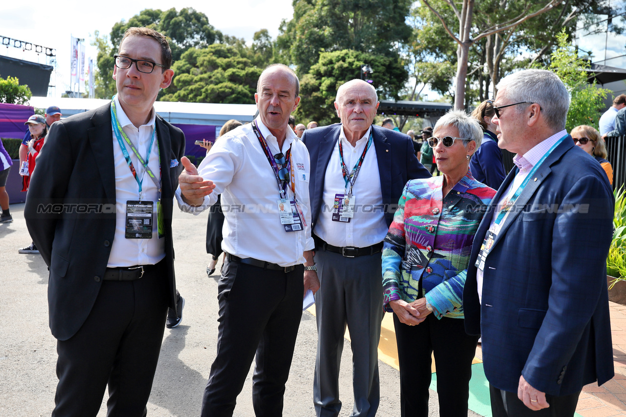 GP AUSTRALIA, (L to R): Andrew Westacott (AUS) Australian Grand Prix Corporation Chief Executive Officer with Paul Little (AUS) Chair of Australian Grand Prix Corporation; Linda Dessau (AUS) Governor of Victoria; e her husband Anthony Howard (AUS).

02.04.2023. Formula 1 World Championship, Rd 3, Australian Grand Prix, Albert Park, Melbourne, Australia, Gara Day.

- www.xpbimages.com, EMail: requests@xpbimages.com ¬© Copyright: Moy / XPB Images