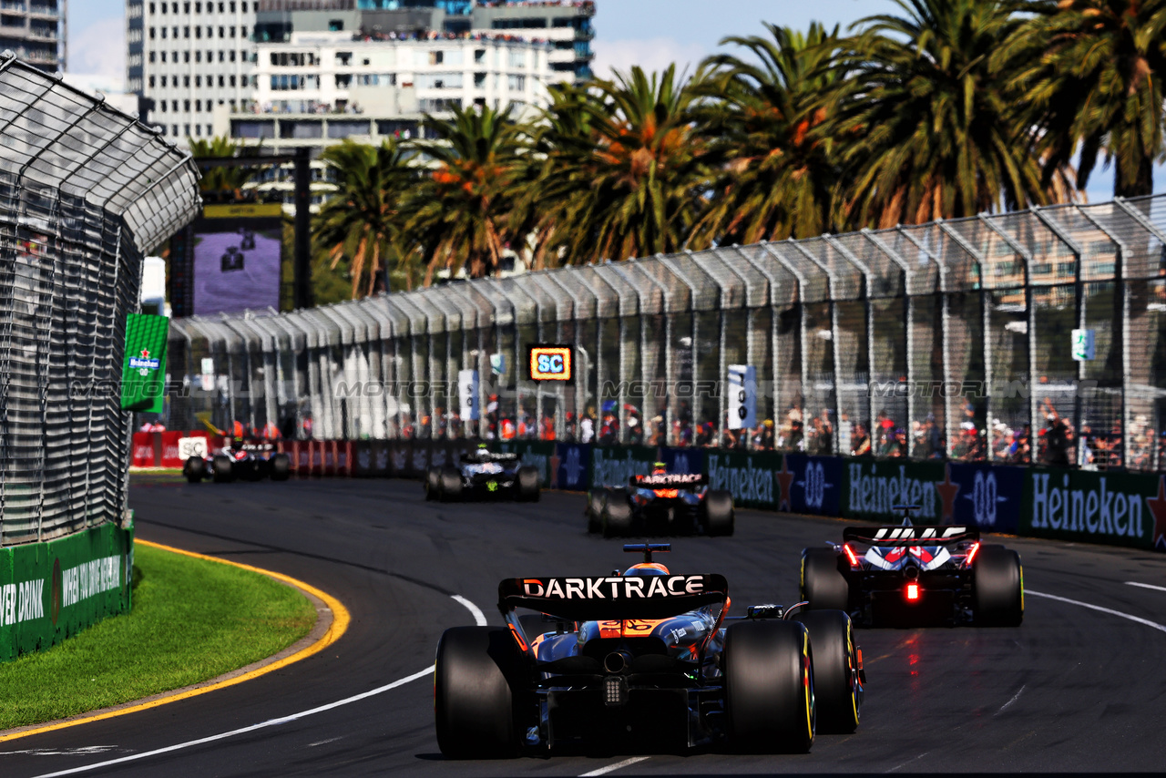 GP AUSTRALIA, Oscar Piastri (AUS) McLaren MCL60.

02.04.2023. Formula 1 World Championship, Rd 3, Australian Grand Prix, Albert Park, Melbourne, Australia, Gara Day.

- www.xpbimages.com, EMail: requests@xpbimages.com ¬© Copyright: Batchelor / XPB Images