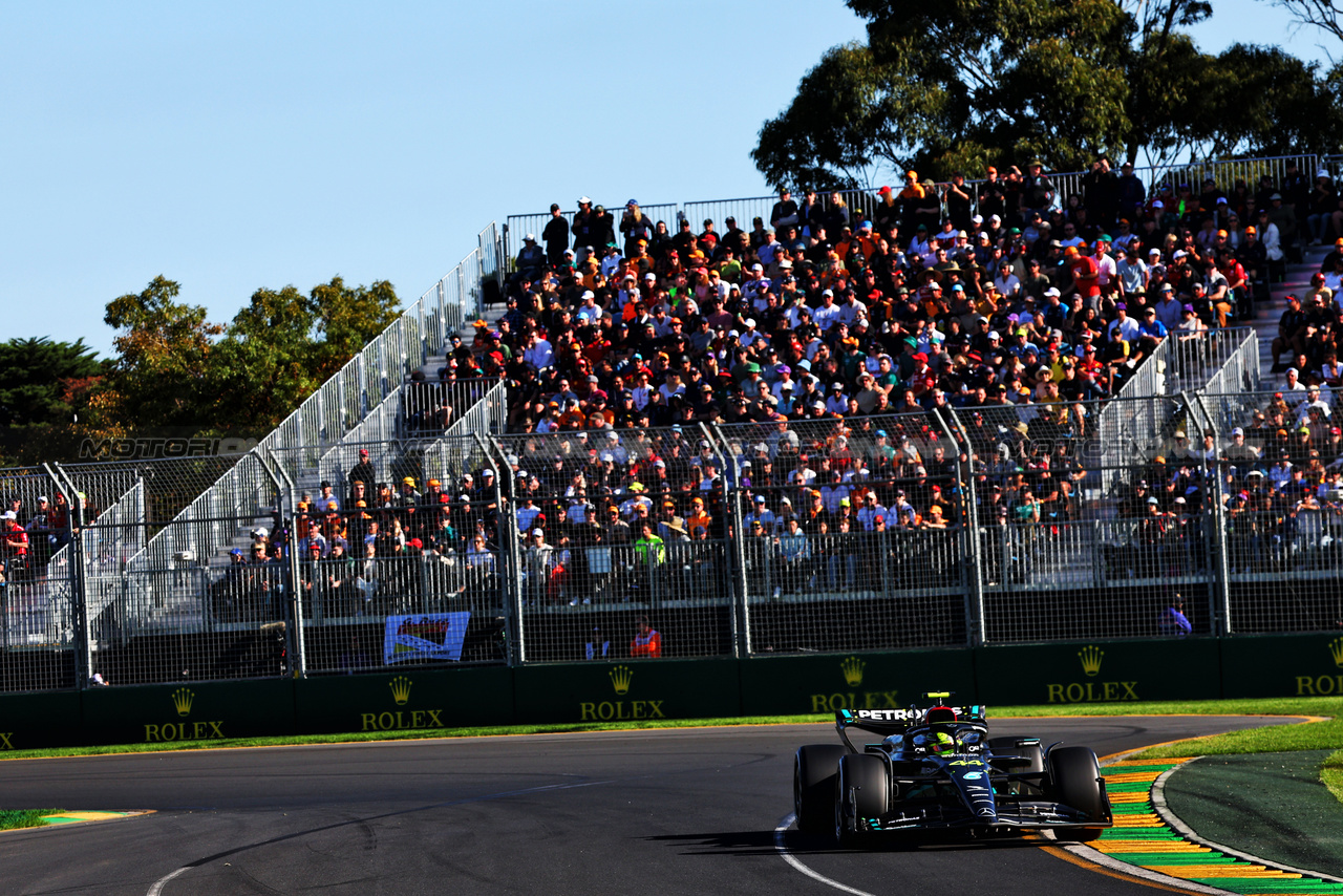 GP AUSTRALIA, Lewis Hamilton (GBR) Mercedes AMG F1 W14.

02.04.2023. Formula 1 World Championship, Rd 3, Australian Grand Prix, Albert Park, Melbourne, Australia, Gara Day.

- www.xpbimages.com, EMail: requests@xpbimages.com ¬© Copyright: Batchelor / XPB Images